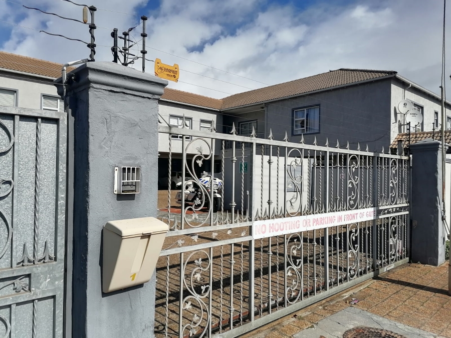 2 Bedroom Property for Sale in Wetton Western Cape